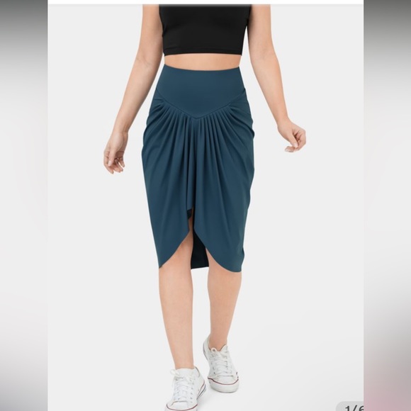 HALARA Skirts Nwt Halara Ruched Highlow Midi Skirt Size Large